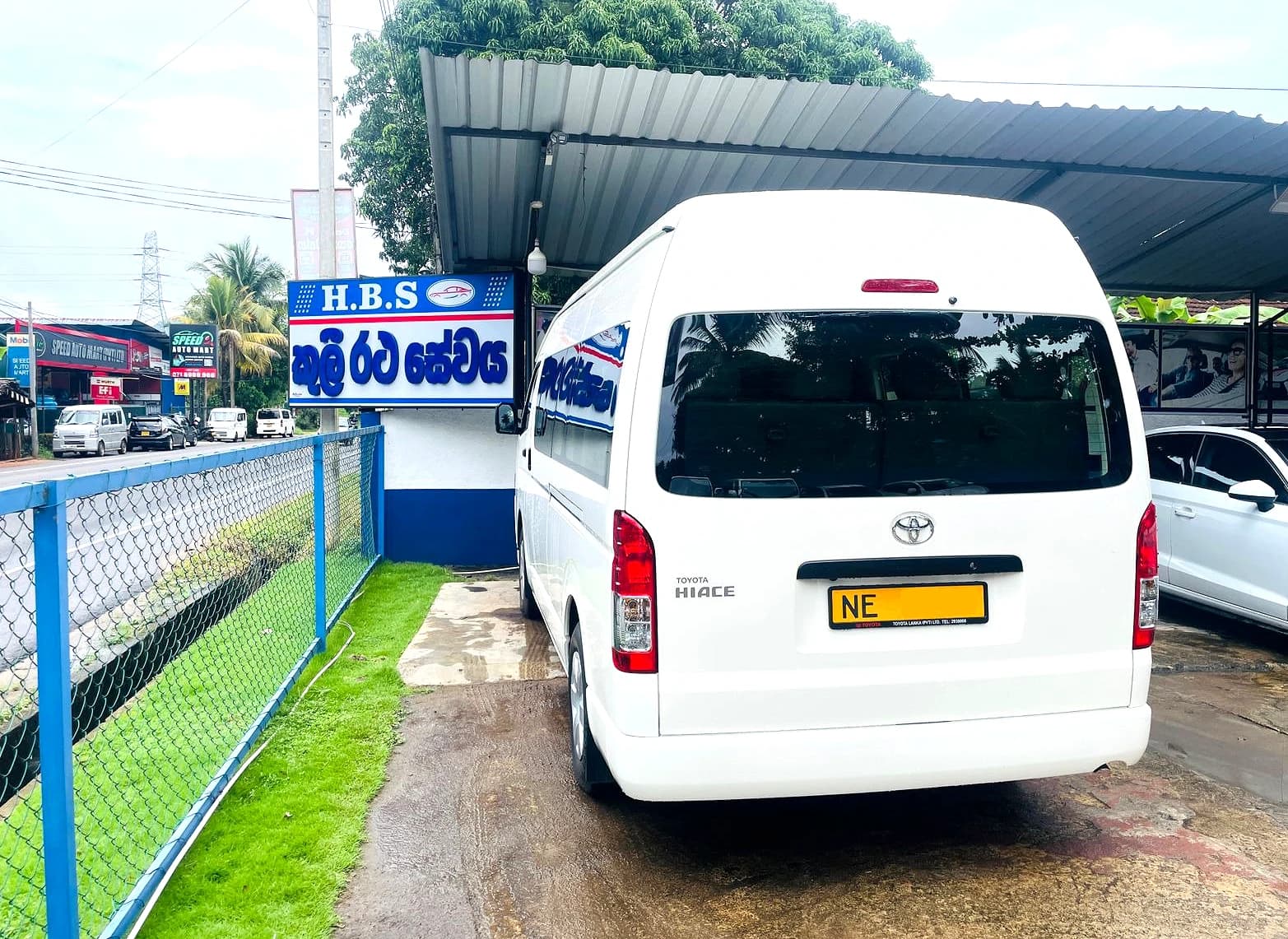 TOYOTA HIACE KDH HIGHROOF 2025 - slide 2