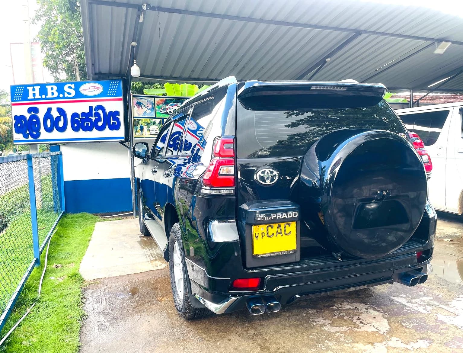 Toyota Landcruiser prado 150 - slide 2
