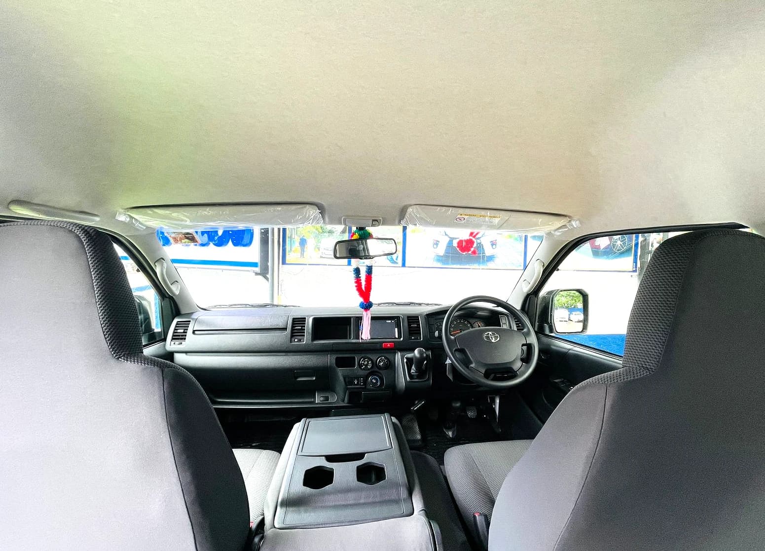 TOYOTA HIACE KDH HIGHROOF 2025 - slide 4