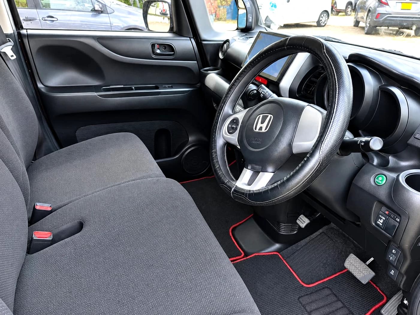 HONDA N BOX - slide 4