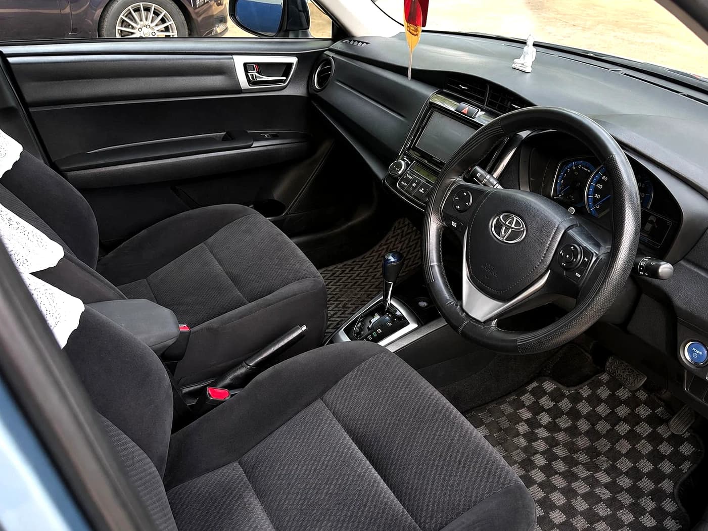 TOYOTA AXIO - slide 4