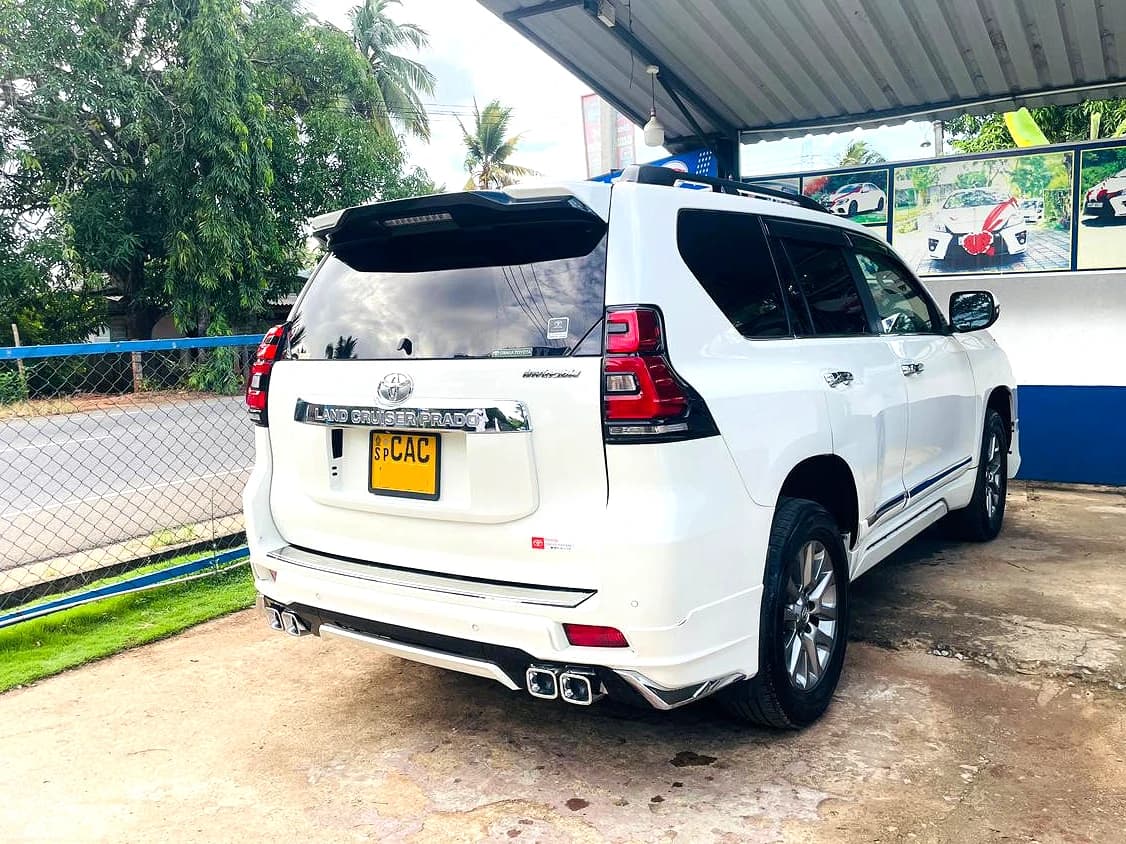 Toyota Land Cruiser Prado - slide 3