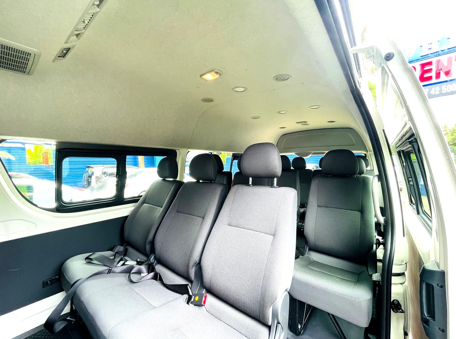 TOYOTA HIACE KDH HIGHROOF 2025 - slide 6