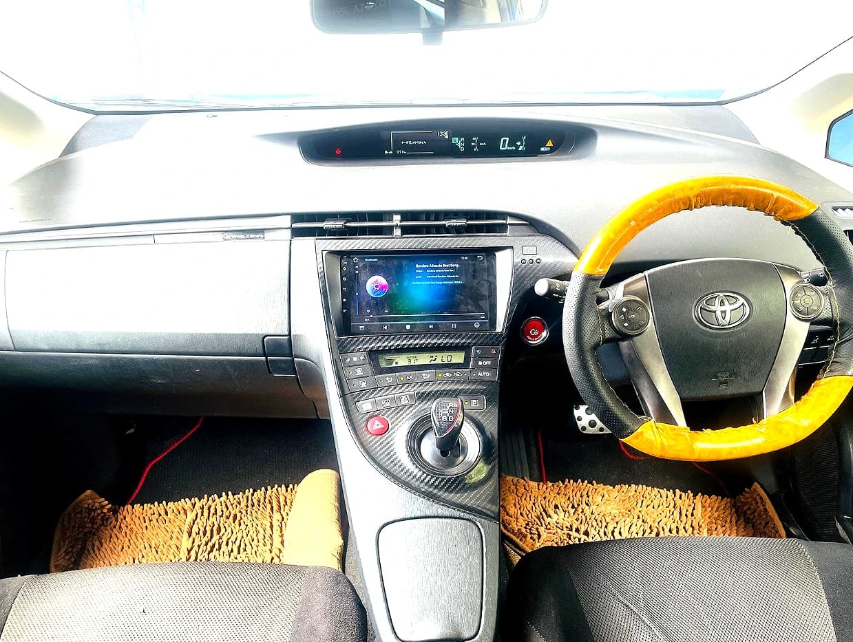 TOYOTA PRIUS G SPORT - slide 4