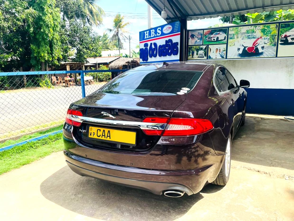 JAGUAR XF - slide 3