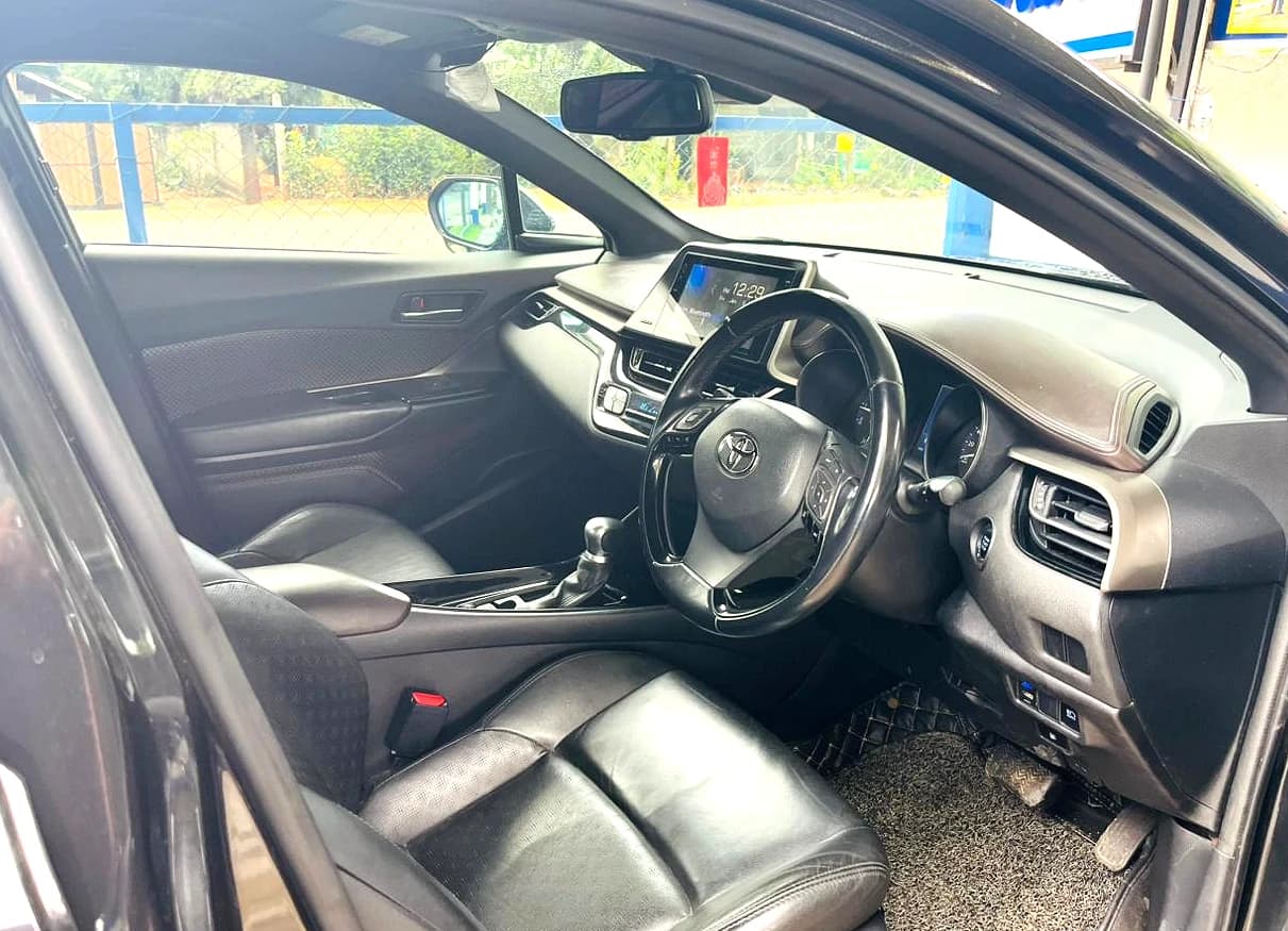 TOYOTA CHR - slide 5