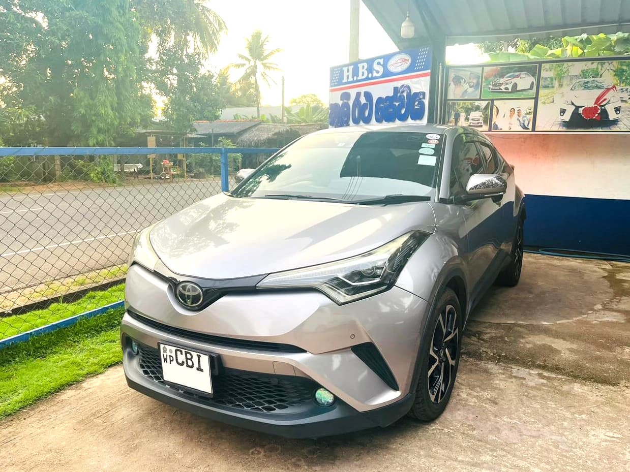 TOYOTA CHR - slide 1