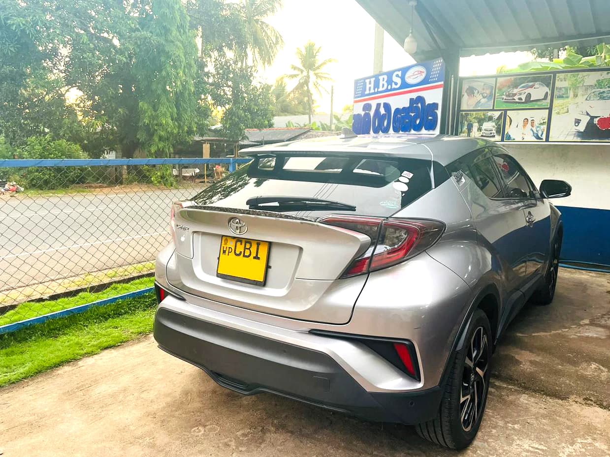 TOYOTA CHR - slide 3