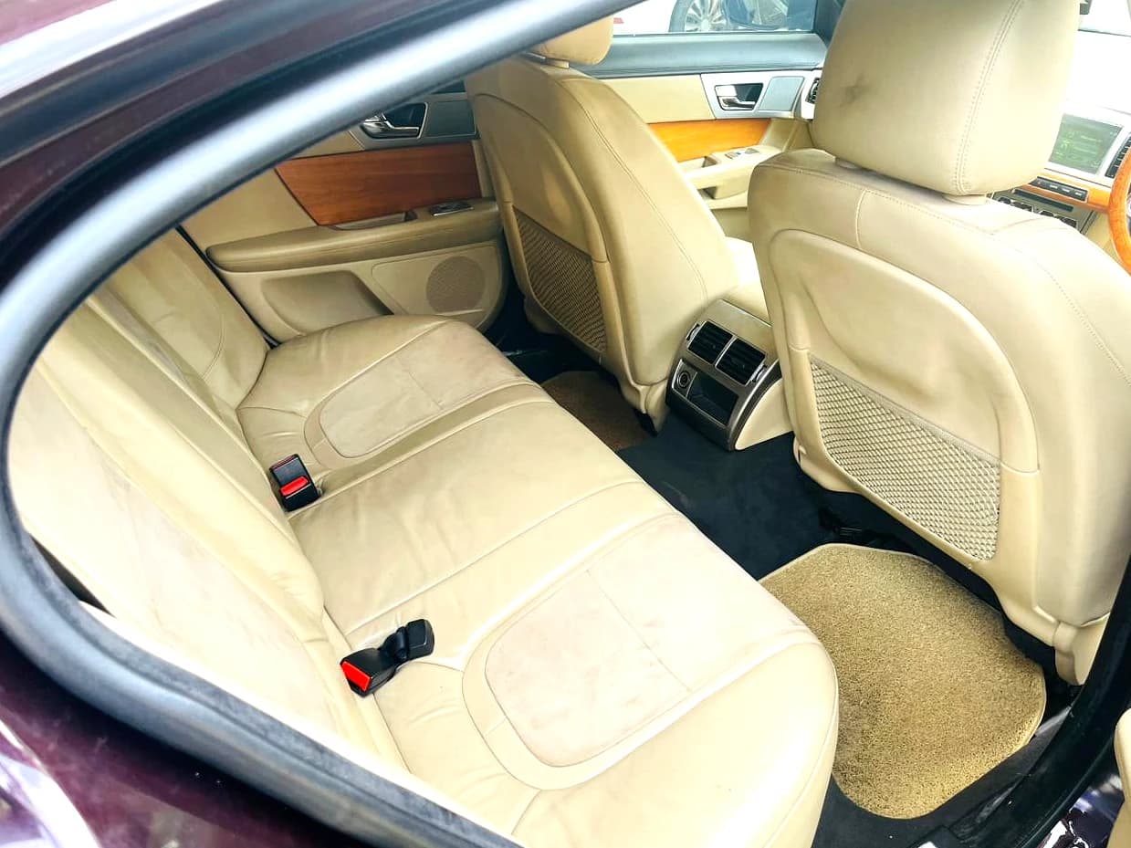 JAGUAR XF - slide 5