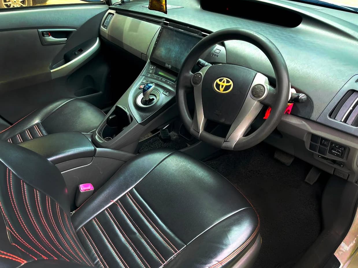 TOYOTA PRIUS - slide 4