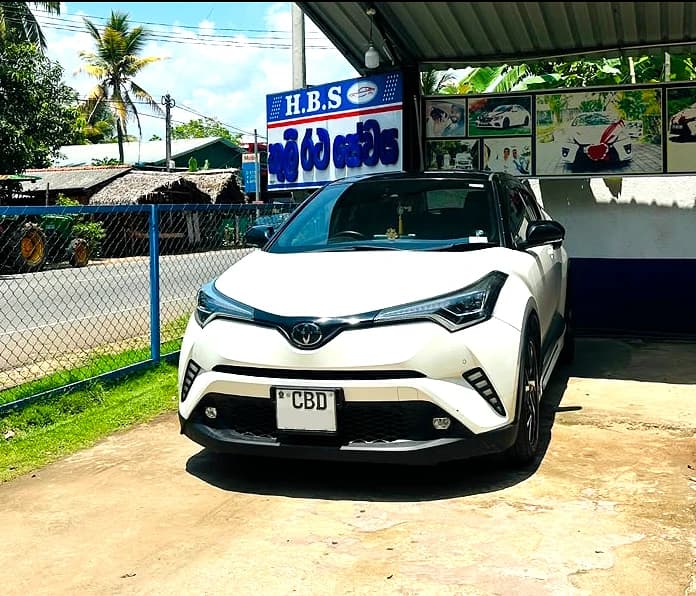 TOYOTA CHR - slide 1