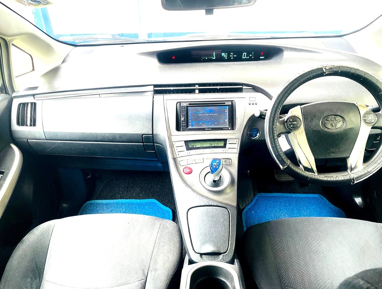 TOYOTA PRIUS - slide 4