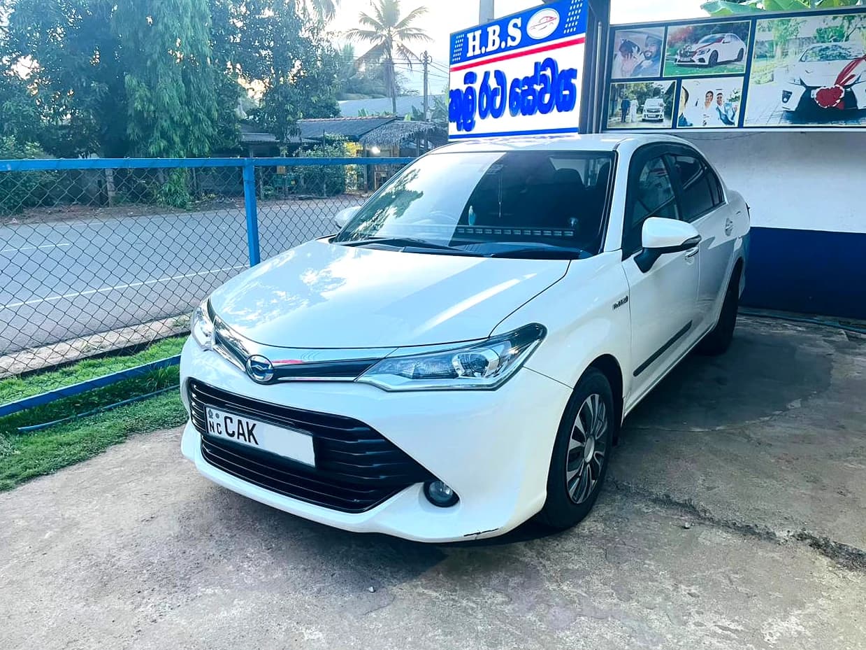 TOYOTA AXIO - slide 1