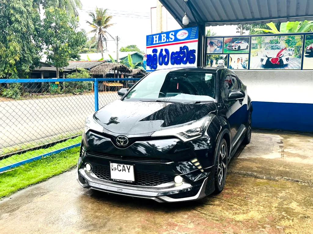 TOYOTA CHR - slide 1