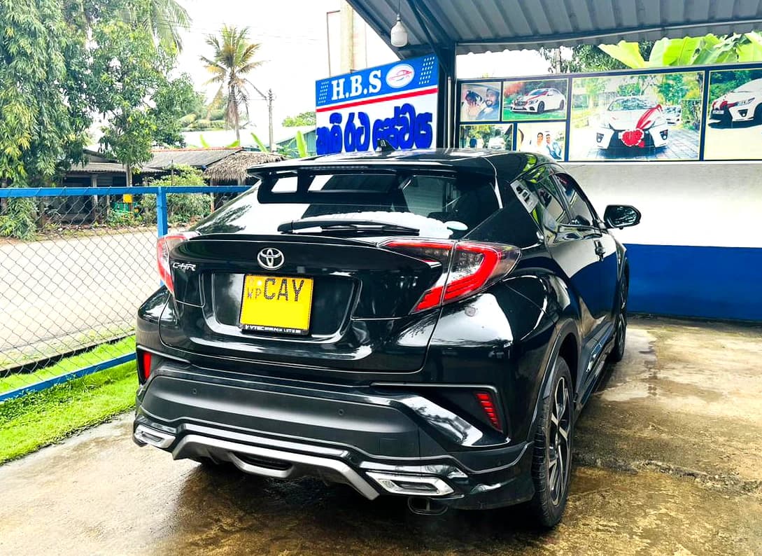 TOYOTA CHR - slide 3