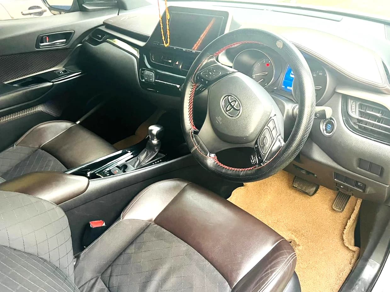 TOYOTA CHR - slide 4
